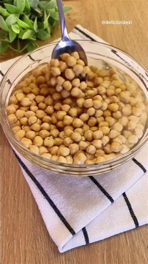 🌱 Perfectly cooked chickpeas, friendly to digestion and without the skins that come off the beans...