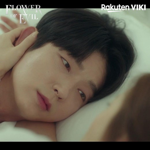 It may just be a coma dream, but this moment Lee Joon Gi shares with Moon Chae Won is so beautiful, we’ve been moved to tears! 💭💕😢 Is this really going to be how things end? Find out by watching Flower of Evil now, only on Viki: https://bit.ly/FlowerofEvilSNS | Viki
