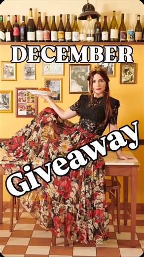 The Pasta Queen on Instagram: "What do our ROYAL COURT OF PASTA members get? * Exclusive giveaways * VIP discount codes * Secret recipes * Live events and Q&As For this month’s giveaway 5 members will win this stunning gift set: A 15” hand-hammered copper pan from @sertodo_copper perfect for cooking bold, delicious meals for family and friends. And this amazing @marcatopasta Atlas 150+ in red with its adjustable thickness settings and double cutter, you can roll silky sheets for lasagne, ribbons