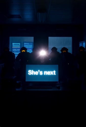 The simulation room was soaked in flashing red light. No one spoke. On the large screen, the valley map glowed with symbols that felt disturbingly familiar—steep terrain, narrow ravines, overlapping kill zones. It was supposed to be a routine training scenario—until it failed… again and again. The system’s voice cut through the air, cold and precise: “Mission failed. Casualties exceed acceptable limits.” The room grew heavy with silence. Soldiers who had laughed minutes earlier now stared at the