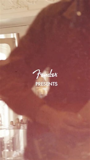 Promenez-vous dans Paris avec Oracle Sisters alors qu’ils retournent aux endroits qui ont façonné leur histoire et interprètent leur chanson “Marseille”. Regardez l’épisode complet ici : https://bit.ly/3K8R8Z6 | Fender