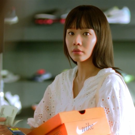 SHOWBOX on Instagram: "Би чамайг хэзээ ч мартахгүй ээ😭 [ ЗҮРХИЙГ МИНЬ ХУЛГАЙЛ ] уран сайхны кино Show Box application татаж авах линк: 📲 showbox.mn/download"