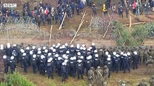 ベラルーシから移民数千人が殺到、ポーランドは国境に軍投入　催涙ガス使用も - BBCニュース