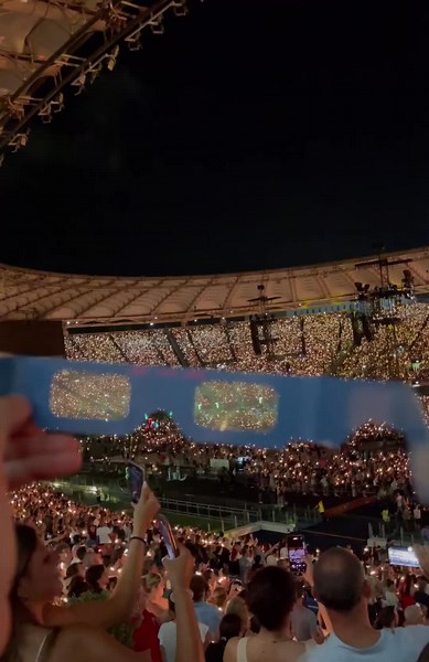 Throwback to 2000: Yellow by Coldplay | Live Concert in Rome