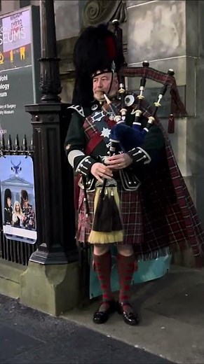 Live Bagpipe Performance, Edinburgh, Royal Irish Tours from Lori 🏴󠁧󠁢󠁳󠁣󠁴󠁿