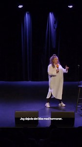 Har vi nogle mødre på linjen, der kan relatere? 😂 Om kun en måned fyrer Ane Høgsberg op for 𝗕𝗮𝗿𝘀𝗲𝗹𝘀𝗸𝗼𝗺𝗶𝗸, hvor du kan tage din baby, mødregruppe eller partner under armen til en formiddag, der byder på grin, kaos og kærlighed ❤️ Det hele er skræddersyet til jer på barsel med plads til barnevogne, bleskift, babylyde og trætte grin. Og så kan du endda tilkøbe en BMO og kaffe, så både mave og lattermuskler er glade 🤩 📅 27. oktober 2025 🎟️ https://bit.ly/4nk5T9F | Aalborg Kongres & K