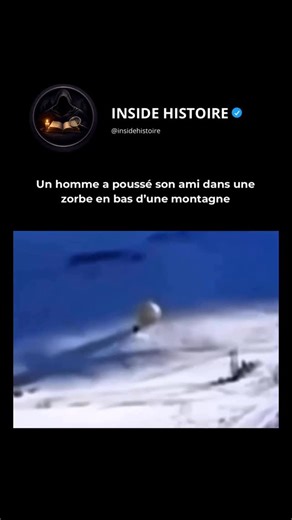 Inside Histoire on Instagram: "Début janvier 2013, à la station de ski de Dombai, dans les montagnes du Caucase en Russie, deux hommes, Denis Burakov, 27 ans, et Vladimir Shcherbakov, 33 ans, sont entrés dans une grande boule gonflable zorb pour une descente à sensations fortes sur une pente enneigée. L’activité s’est déroulée sans barrières de sécurité, sans piste définie ni aucun moyen contrôlé d’arrêter la boule. Des images filmées par des amis montrent le zorb dévier presque immédiatement de