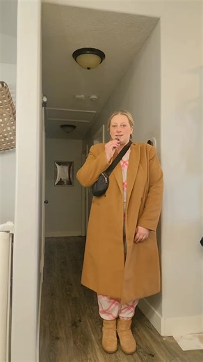 Anyone else looking colonial at school drop off? #ootd #momootd #schooldropoff #georgewashingtonshair #momfit