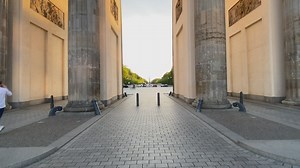 Huge neoclassical monument seen from below - Free Stock Video