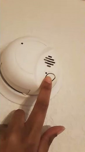 Changing Battery In BRK Wired Smoke Alarm 🔥🔥🔥