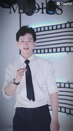 Và đây là Holly - thành viên mới của Medius sở hữu giọng hát ấm áp cùng với ngoại hình điển trai hy vọng có thể mang đến cho cả nhà những phút giây thư giãn tại các buổi phát sóng của Medius ạ #biubiu_S02 #BB_MEDIUS #MEDIUS #biubiustar #BiuBiu_MEDIUS