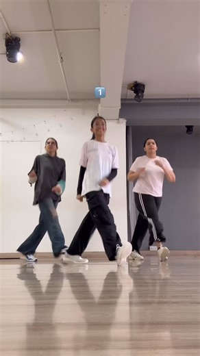 Sanaaaa❤️ on Instagram: "@neha.tiwari10 & @simrngrewal9 ❤️ Lessgoooooooo🚀🚀🚀 [shuffle Saturdays, cutting shapes, footwork. Dance, shuffle with Sana, shuffle in kolkata]"