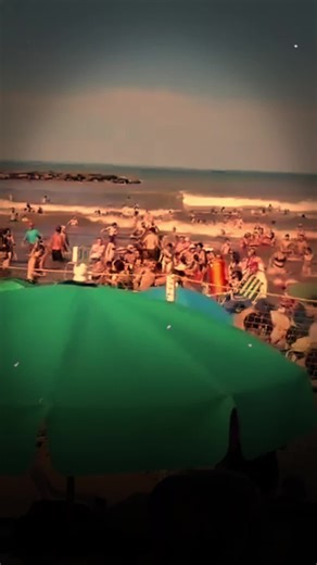 URGENTE: Una ola de gran tamaño impactó en Santa Clara del Mar y Mar del Plata y dejó un muerto y al menos 35 heridos. El fenómeno, descripto como “olas vagabundas” o un posible meteotsunami, obligó a evacuar las playas y sorprendió a turistas y guardavidas por su carácter impredecible.