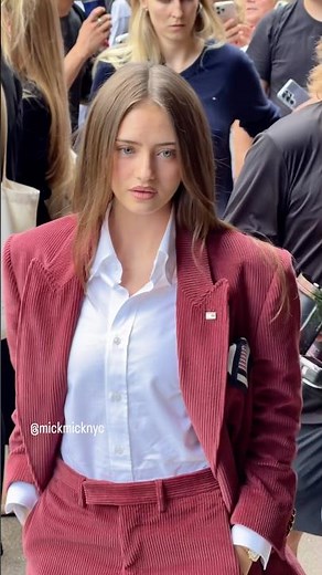 ￼ Heidi Klum’s daughter Leni Klum arrives at Tommy Hilfiger’s NYFW show
