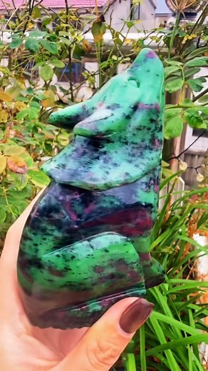 New ruby zoisite wolf No.2 | Appreciation of Rough Crystal
