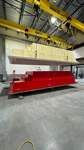 Démoulage en action. Fabriquées avec rigueur ici, au Québec, nos piscines incarnent précision et excellence. C’est ça, Fibro. — SALLE DE MONTRE 📍1456 rue de Jaffa, Laval #piscinefibro | Piscine Fibro