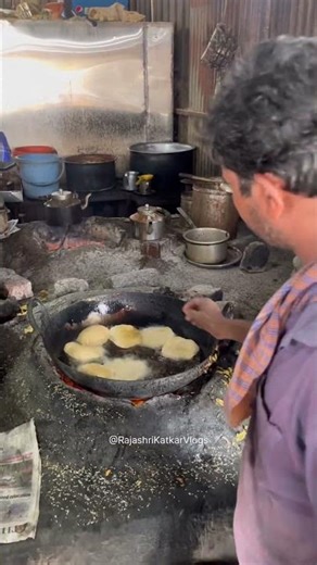 वारंगा शब्बु हॉटेलची पुरीभाजी 🔥 #rajashrikatkarvlogs #puribhajirecipe #warangakhichdi #khichdibhaje