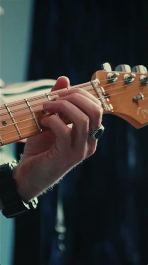 Mark Knopfler's most underrated Guitar Riff? - On Every Street