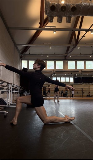 Training season. 💪🏻 #ballet #balletdancer #maledancer #balletclass #ballettok