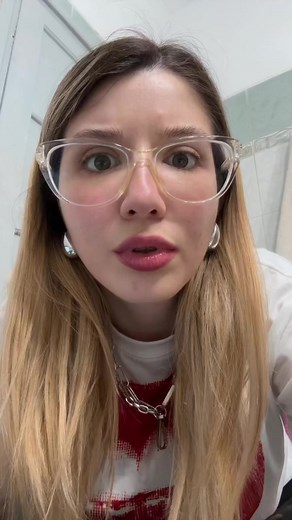 ¿Qué diablos estás haciendo? - ¡Guarda eso ahora mismo!