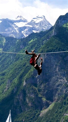 Crazy DWS Tricks on a Slackline - performed by Samuel Volery