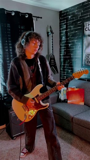 Is this one of the most fun Cure songs? #guitar #thecure #kissmekissmekissme #robertsmith #cover