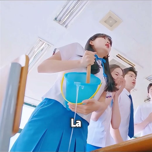 🐾 Bella, el perro que recorrió 400 km para volver a su dueño 🐶💔 ⚠️ ADVERTENCIA Este video presenta una historia ficticia basada en la fidelidad de los animales. Incluye aventuras, separación temporal y desafíos naturales, así como emociones intensas, pero no muestra maltrato animal real ni violencia gráfica. Se muestra de forma narrativa y responsable, cumpliendo con las Normas de la Comunidad de YouTube y las Políticas de Contenido de Meta. 📖 SINOPSIS Bella era un perro que desde muy pequeñ