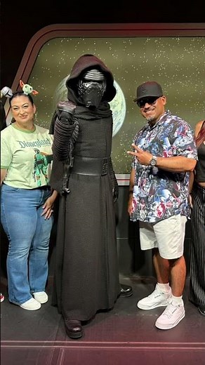 Kylo Ren in real life… and we actually met him 😳⚔️🌌#shorts #starwars #kyloren #disney