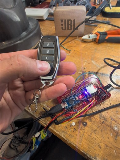 Électronique partie finale 🤖🍺 #fallout #cosplay #diy #fyp #arduino