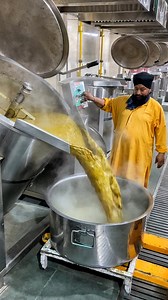 154M views · 2M reactions | Fully Automatic Mega Kitchen at Gurudwara Bangla Sahib 1 दिन में 60000 से ज़्यादा लोग लंगर छकते हैं यहाँ  Instagram: https://instagram.com/foodie_incarnate?igshid=1rzh76us6w4vv | Foodie_incarnate | Facebook