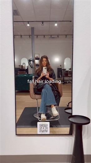 I wanted to share a bit about my hair journey so far. It’s been seven months with extensions, and I’ve received a lot of questions (and comments 😉). Hands down, I’m so happy I did it! Here’s the process… Every 8 weeks I go in for a root touch-up and to have my two rows of hand-tied extensions by Covet & Mane raised. Some people can go three months! Mine are 16–18 inches and trimmed. They also come much shorter for those just wanting fullness instead of length. I also have Keratin tips (K-tips)—