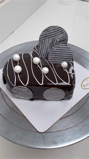 Easy chocolate heart cake decorating ideas #viral #trending #shortsfeed #ytshorts #heartcake #video