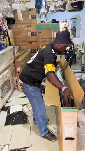 Discover the 65” Hisense Smart UHD TV