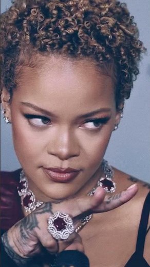 RIHANNA WITH BOLD SHORT CURLS ✨💋 #rihanna #fentyhair