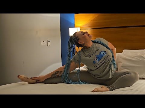 Gentle Hip Opening Yin Yoga in bed ☯️ Yin for Boxsplits