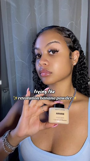 Makeup Revolution: Banana Powder Makeup Tutorial