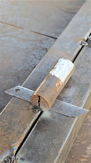 Not many people know how to weld door hinges faster and simpler