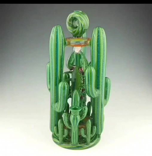 This is Stratisphere Glass and Darby Holm Glass. This crazy next level gem💎 looks like it was made by 👽👽👽It wasn't made by travelers from outerspace. However the highly respected Patrick Stratis (Stratisphereglass) and Darby Holm (Darbyholmglass). Patrick is a glass artist livin his best life on the Sunshine 🌄 Coast in BC. He's been on the torch, hard at work blowing glass since 03. His work is unmistakable without a doubt, there is simply nobody in the industry that does what he does💯 His