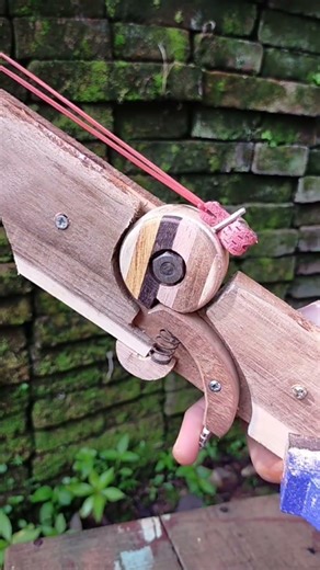 simple trigger for simple mechanism wooden slingshot