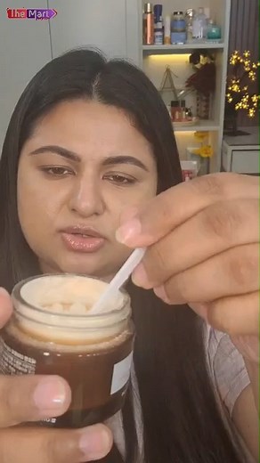 NEOGEN - Real Vita C Powder Lemon This innovative, DIY vitamin C powder offers all the brightening benefits of a powerful vitamin C serum, but without the chance of oxidation due to its powder form. Developed by Soko Glam together with Neogen, this innovative miracle powder evens out the skin tone with 17% pure ascorbic acid (aka vitamin C), along with ingredients like allantoin, hydrolyzed collagen, trehalose, and lemon extract to hydrate and revitalize dull, tired skin for a more even, radiant