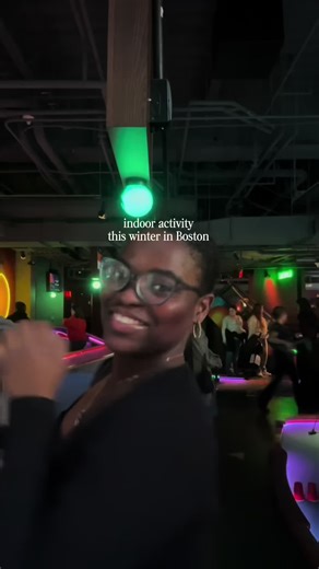 and they have a very cute photobooth at the Seaport location right now! Had a blast @Puttshack USA over the weekend! mini golfing and eating my way through Valentine’s Day! ❤️⛳️🏌🏿‍♀️ #winteractivities #thingstodoinboston #bostoncontentcreator #seaportboston