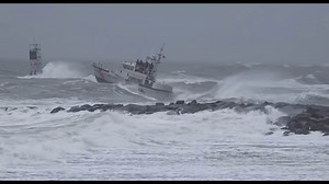 🛥️🌊 The US Coast Guard 47 MLB boats went out in 10 to 16 Foot Seas TODAY Aug 21!📍Indian River DE Inlet🫡 🛟 Not sure if training or a rescue mission 💪These 47 Ft Motor Lifeboat is designed for this🌀Hurricane Erin Less was than 300 miles away...🎥 🙏 Thank you Derrick Pry for sharing. #hurricane #erin #hurricaneerin #oceancity #video | Justin Berk, Meteorologist