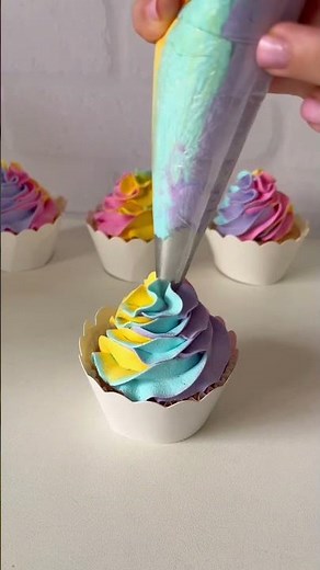 How to make rainbow cupcakes