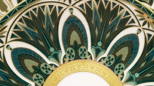 C'est une première dans le petit monde de la porcelaine de Limoges. Haviland, prestigieuse manufacture de porcelaine, ajoute un QR code à un tout nouveau service de table. Une fois flashé le code donne accès à des contenus exclusifs 🎥 7ALimoges. | Ville de Limoges