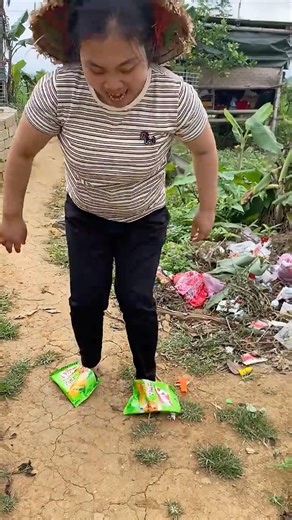 Broken Sandal & Smart Girl | Genius 10-Second Fix That Surprises Everyone 😲#trending #viralvideo