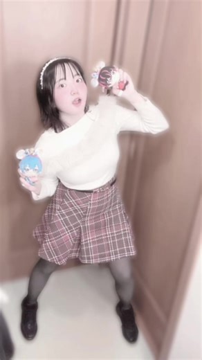 両手に可愛い可愛いちいさきいのちさん持ってがっこう戦争撮ったら「片手にはエナドリ~」の所が推しさん飲んでるみたいになっちまいましたがエナドリみたいに元気出る存在ではあるからあながち間違いではないよね😭‼️‼️ #らおくん推し #ちぐさくん推し #がっこう戦争 #STPRリスナーさんと繋がりたい