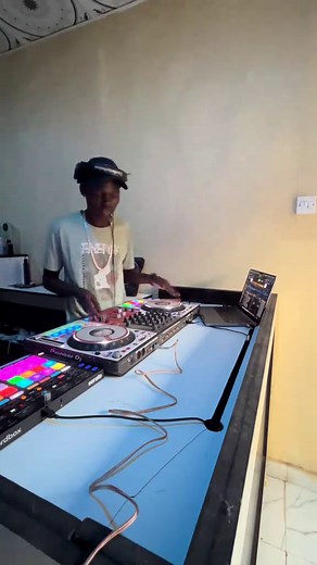 New Dancehall Vibes from South Sudan by MT7 DEGREEZ