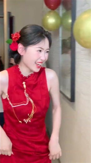 Adorable Wedding Fun 🤍 | Playful Chinese Bride Moment 😄💍 #traditionaldress #beautifulgirl #wennding