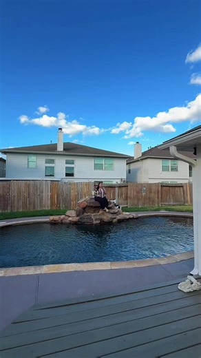 Lo que te consigue $290,000 en Houston, TX y con piscina! 💙 ✈️ Cerca del Aeropuerto George Bush (IAH) HOA súper bajo: Solo $450 al año Recuerden si están pagando renta, ya estás pagando una casa solo que no es suya. Mándame un mensaje para más información! 🔑 #casasenventa #houstonhomesforsale #iah #houstonrealtor #parati