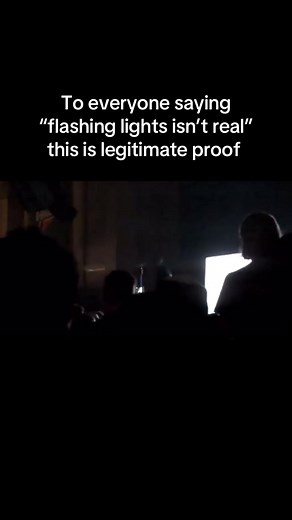 Flashing lights 2 is real, it’s right in front of your face and you deny it😭 #kanyewest #unreleased #fyp #flashinglights #kanye
